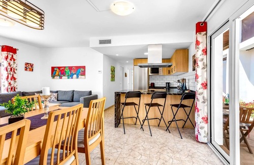 Torreblanca Villa | Villa 'Chispita For Groups' with Mountain View, Wi-Fi and Air Conditioning