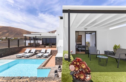 Macher Villa | Villa con piscina climatizada y vistas al mar
