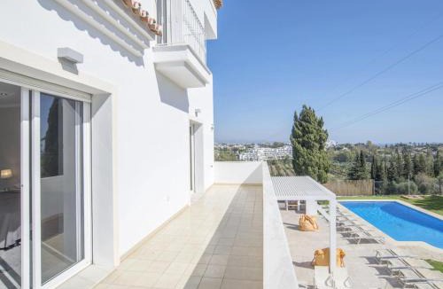 Puerto Banus Villa | Villa de Lujo Elegante en Marbella con Jardín Exuberante - ES-175-42