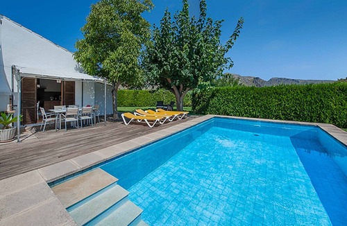 Les Palmeres Villa | Villa Provenza - 500m from the entrance to the popular resort of Puerto Pollensa