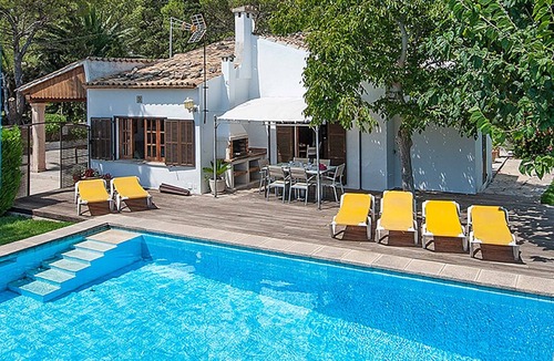 Les Palmeres Villa | Villa Provenza - 500m from the entrance to the popular resort of Puerto Pollensa