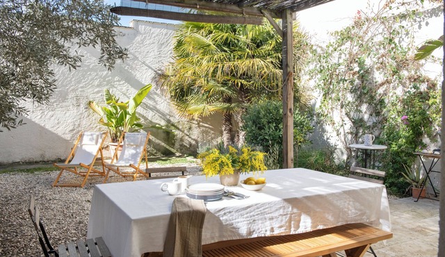 19th.C Village House in Wine Region. 40 min Barcelona & 20 min Sitges