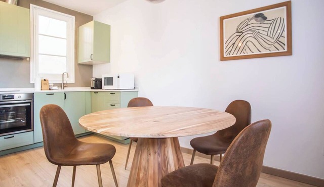 22CRC1039 Exquisite Apartment near the City Center