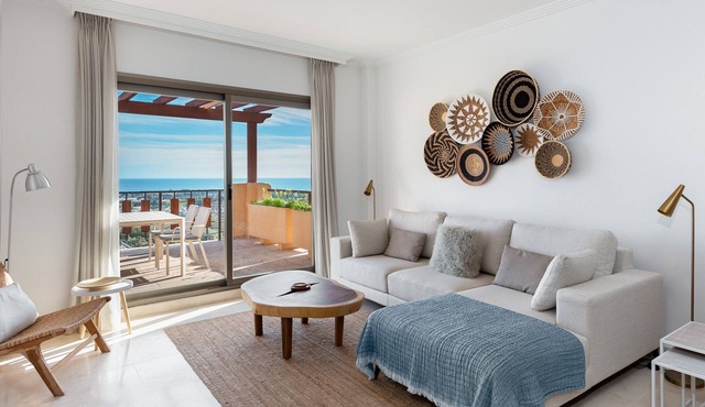 2BR Penthouse with Panoramic Views