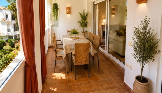 3-bedroom apartment, sea view - in Marbella
