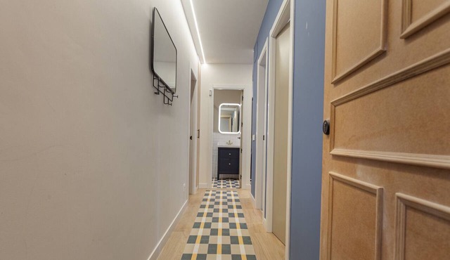 4 Ways V apartment in Madrid