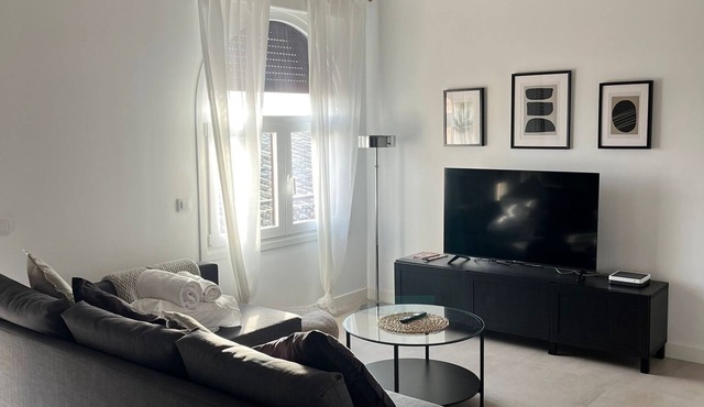 Apartment in Toledo with views of the city and swimming pool in the summer months.