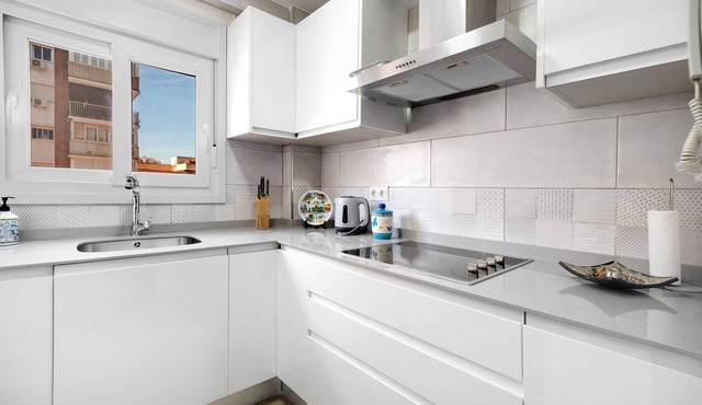 Apartment 'Piso Moderno Puerta Del Mar' with Balcony, Wi-Fi and Air Conditioning