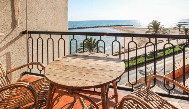 Awesome apartment in Cunit with WiFi