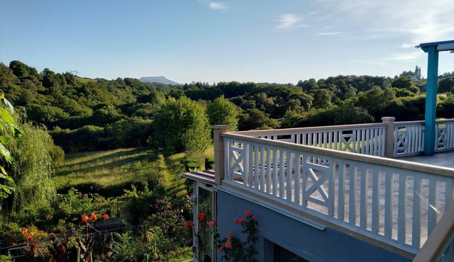 Basque villa in the countryside. Patio with a beautiful view + above-ground pool in Ustaritz