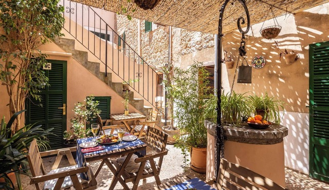 Bed and Breakfast 'Can Busquets Suite' with Sea View, Wi-Fi and Air Conditioning