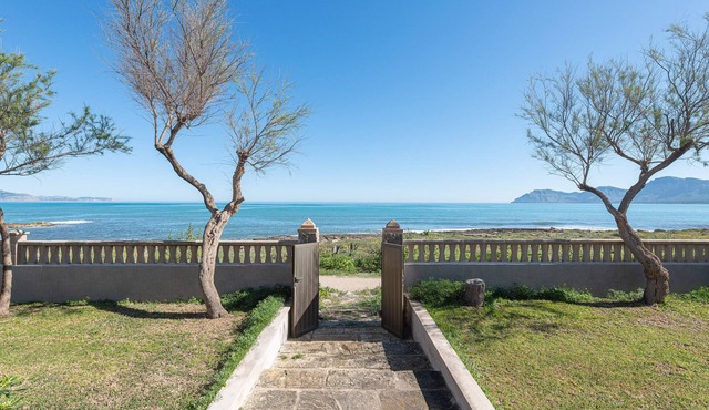BORGES - Fantastic beachfront house with free Wifi