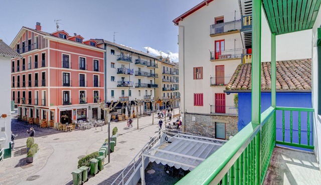 Bright apartment in Hondarribia | Center | 3BR, IR Property Management