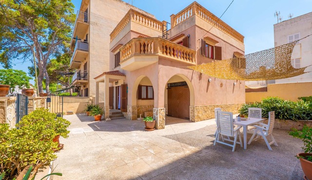 CAN PEDRO ROS - Lovely chalet with a terrace in s’Illot and free Wi-Fi