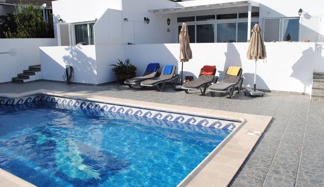 Casa Canaria, with superb, wifi, swimming pool (8X4m) for 2 to 6 people