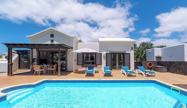 Casa Del Faro - Sunshine Awaits by Villas Now
