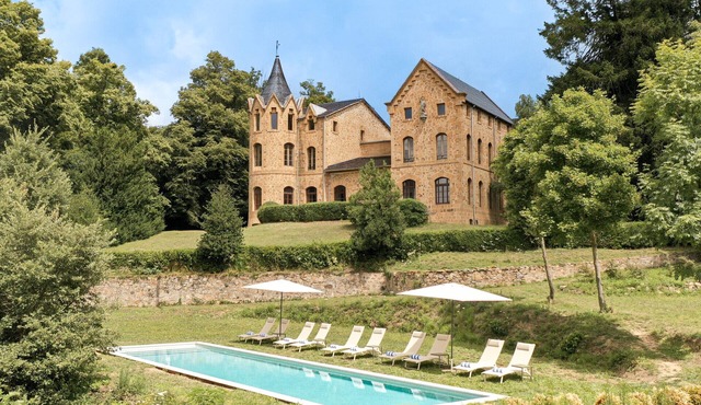 Castell de Villavecchia · Private Castle Estate · Pool · 17 Rooms · Girona, Catalonia