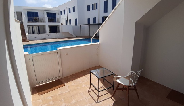 Charming 2BR/2BA apartment with pool - 32 nights minimum!