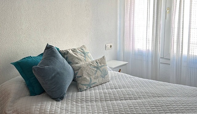 Charming 3-bedroom apartment with WiFi and AC in lovely Cádiz