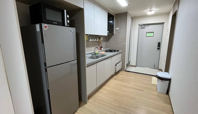 Charming Spacious Apartment in Clark Freeport Zone with Kitchenette & Balcony in Mabalacat