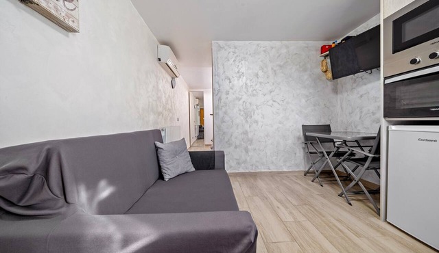 City Escape Apartment with Private Pool, Garden & Wi-Fi