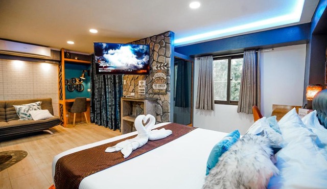 CLOCKWORKORANGE Luxury Studios with Netflix in Mactan