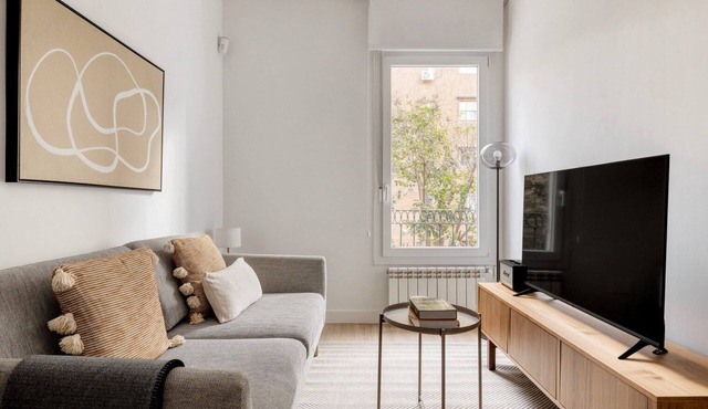Cool Fuente del Berro 1BR w/Evelvator, nr M30 Avenue, by Blueground