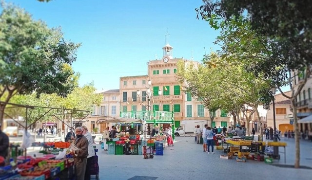 Cozy 2-bedroom apartment with WiFi, air-con and a rooftop terrace with bbq.