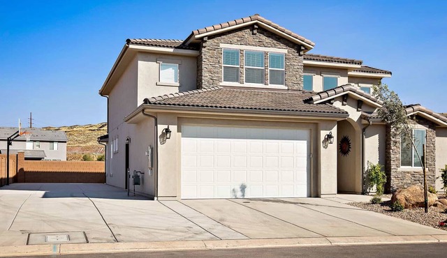 Curtis Ladera RV PAD, Basketball Hoop, Community Pool in Washington