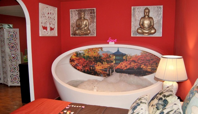 DELUXE APARTMENT WITH JACUZZI LOVE FOR TWO
