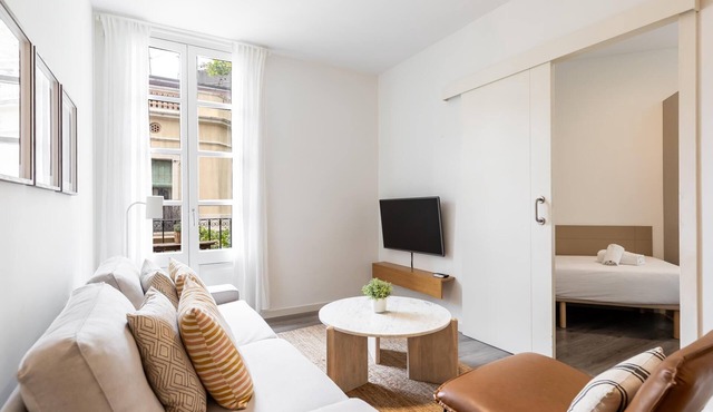 DELUXE THREE BEDROOM APARTMENT