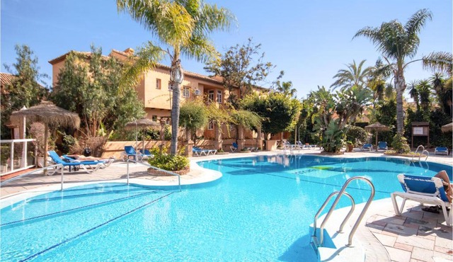 Gorgeous Apartment In Calahonda With Wifi