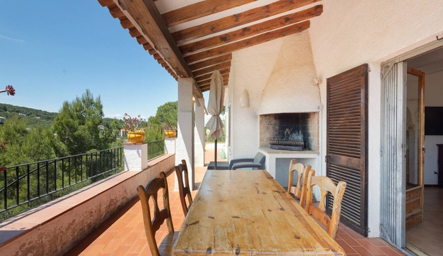 House with Spacious Terrace and Private Barbecue