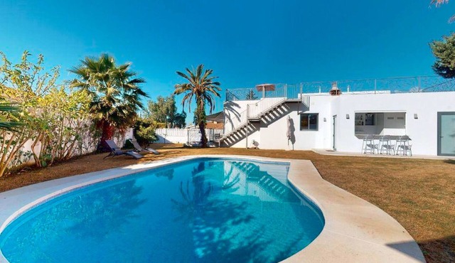 Impressive 4 bedroom villa in Atalaya Isdabe