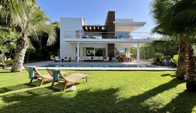 La Villa Eterna, less than 100m from the beach