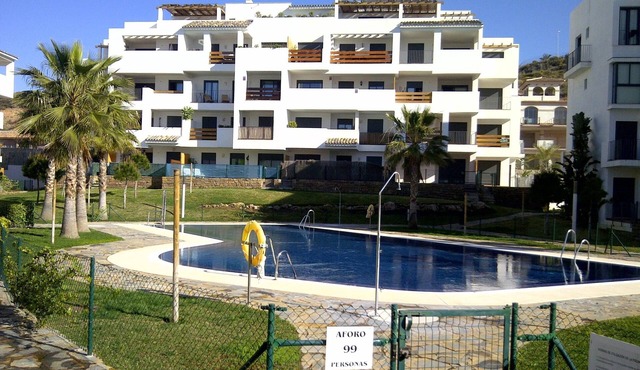Lovely apartment in Alamar with pool, balcony & wi-fi. Short walk to the beach.