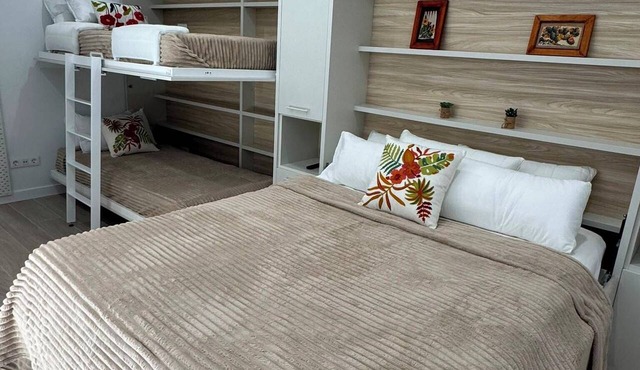 Luxury Family Room for Rent, 15 Minutes from Downtown Madrid