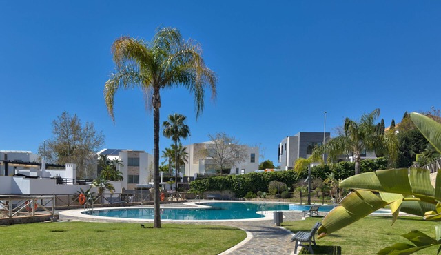 Luxury Townhouse in Santa Clara Golf with Pool