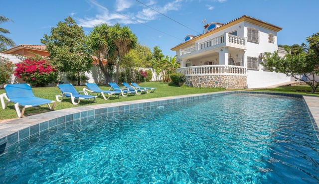 Marbella Villa for 16 Guests – Heated Pool
