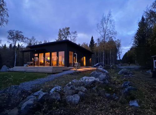 Modernia majoitusta luonnon keskellä in Söderudden