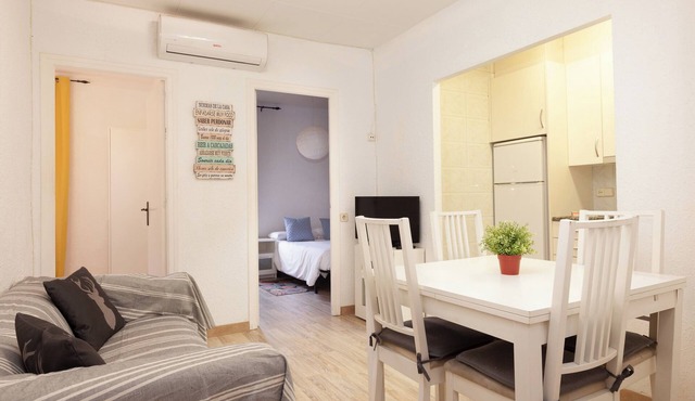 Monumental - Three Bedroom Apartment, Sleeps 4