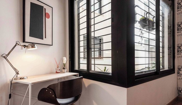 New 1-Bedroom Apt in Downtown Malaga with FREE Parking & Rooftop Pool