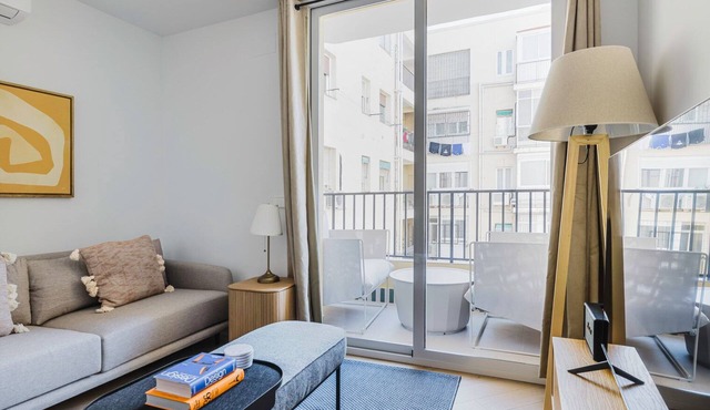 Perfect Bernabeu-Hispanoamerica 2BR w/Doorman & Washer, by Blueground