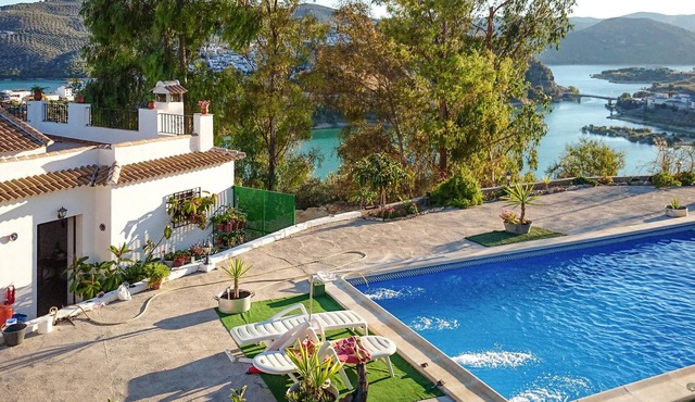 Pet friendly home in Iznajar