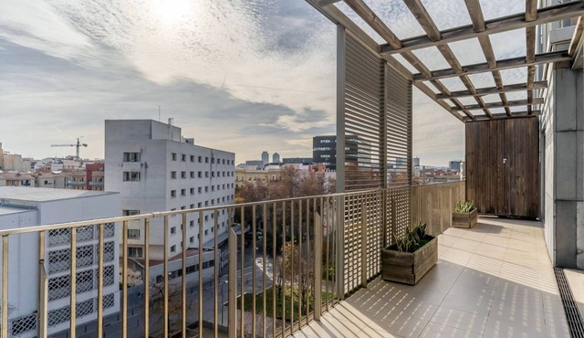 Pool, Terrace & Beach Vibes in Poblenou