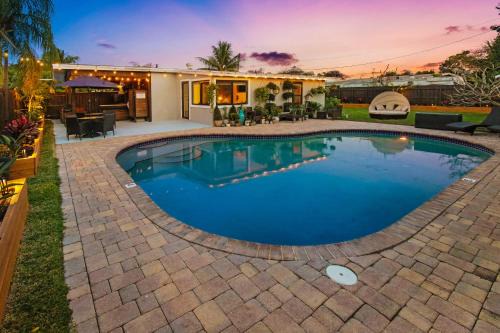 Private Heated Pool Oasis Pet-Friendly Retreat Short or long Stays Sleeps 2-8 Ppl in Pompano Beach