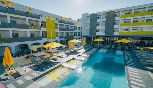 Ryans Lolas Ibiza - Adults Only