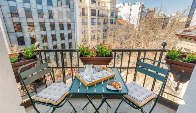 SERRANO IV - Two Bedroom Apartment, Sleeps 4