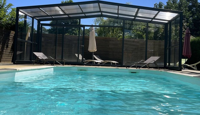 Spacious, quiet, comfortable duplex, south-facing, heated covered swimming pool in Messanges