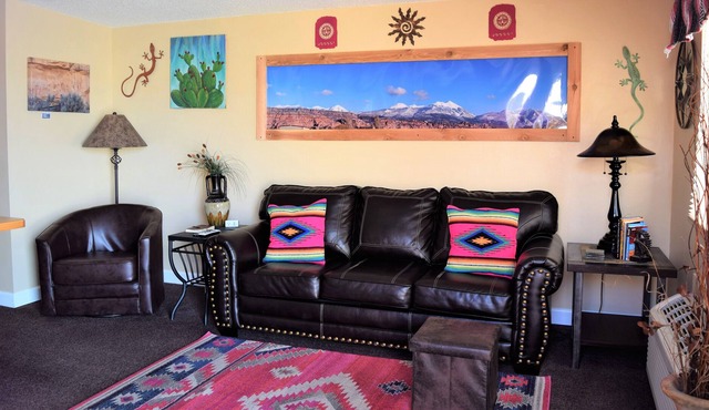 St Dane's Prickly Pear Cabin, close to Arches & Canyonlands National parks in Moab